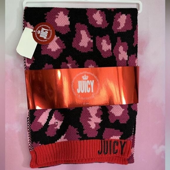 Juicy By Juicy Couture Animal Oblong Cold Weather Scarf NEW NWT pink red black - Picture 4 of 11